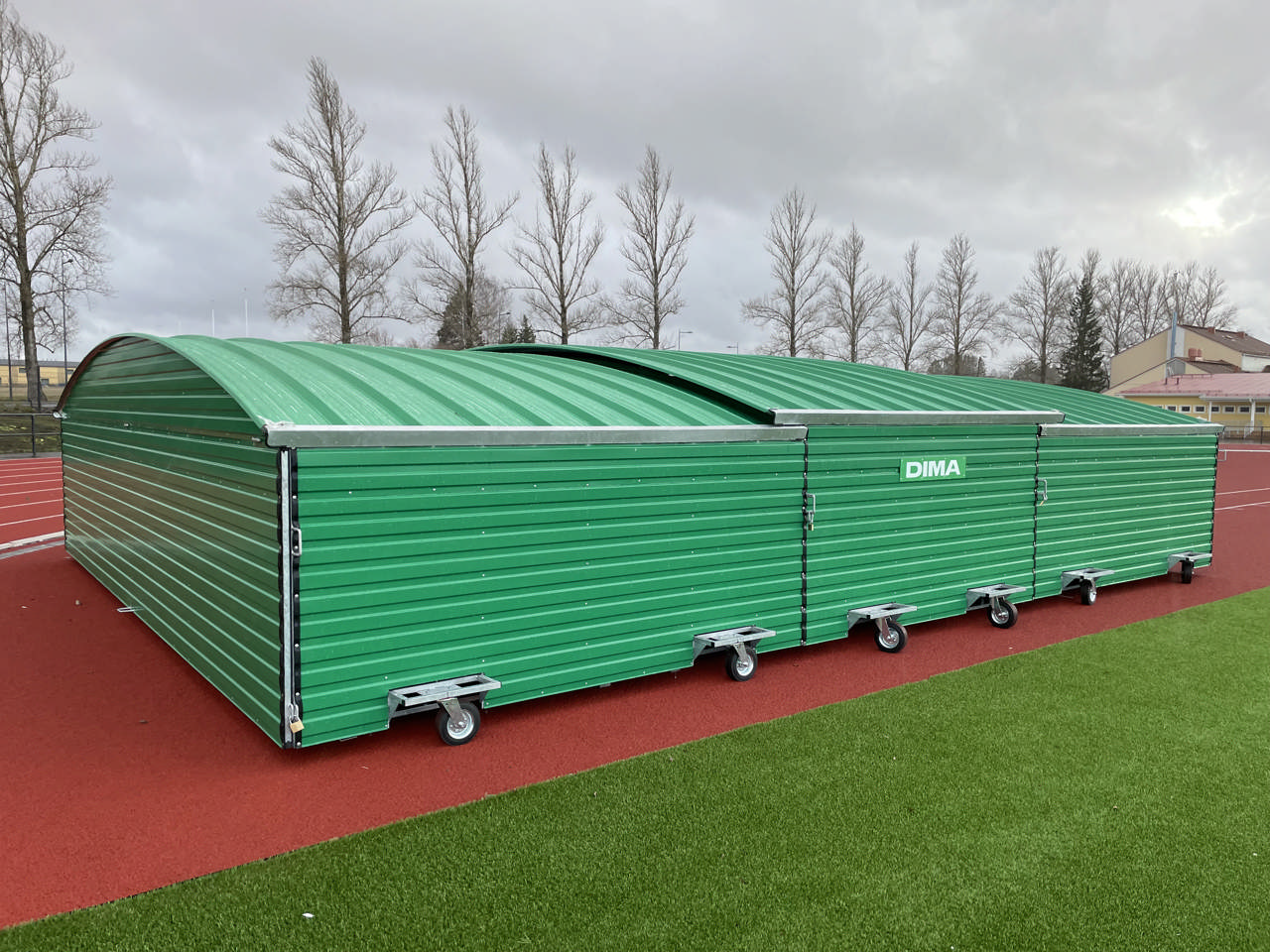 Garage för stavhoppsbädd DIMA, med fasta hjul, 8,6 x 6,7 m