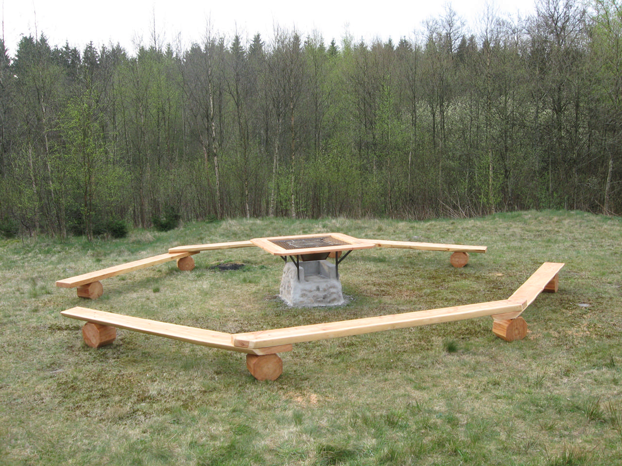 Grillplatsbänk