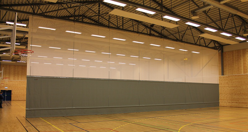 Idrettshall T500 Scrim Motorisert Skillevegg fra Unisport