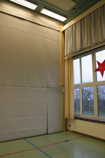 Idrettshall T1000 Motorisert akustisk skillevegg fra Unisport