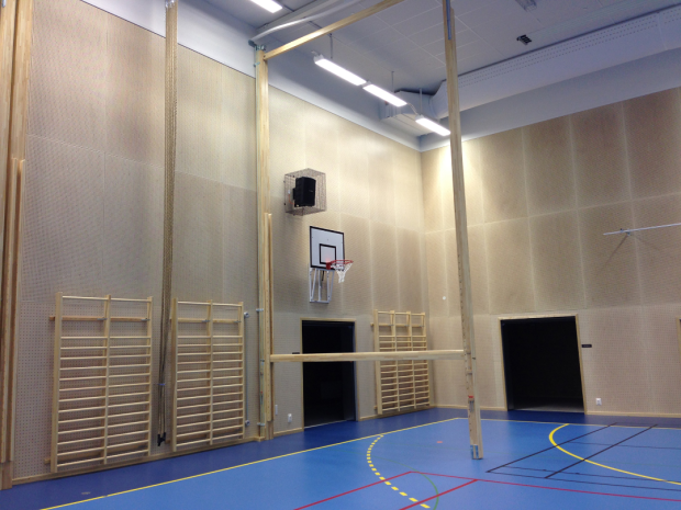 sporthallsinredning, ridåväggar, bomsystem, ribbstol, sportgolv, sänkbar hoppgrop, resultattavla unisport rantzows