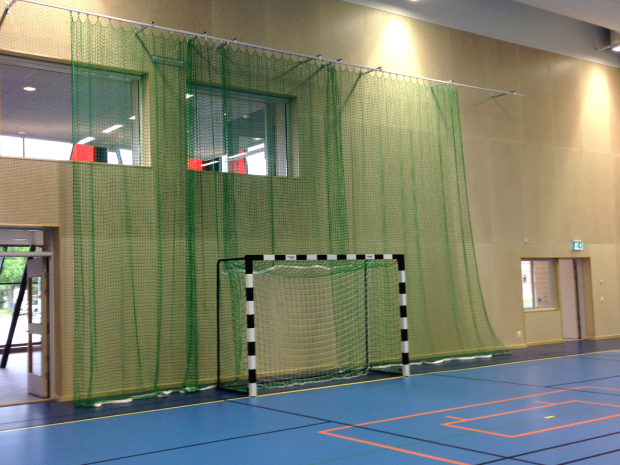sporthallsinredning, ridåväggar, bomsystem, ribbstol, sportgolv, sänkbar hoppgrop, resultattavla unisport rantzows