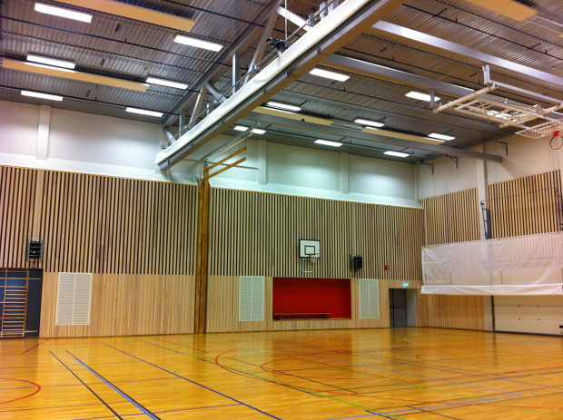 Idrettshall T500 Scrim Motorisert Skillevegg fra Unisport