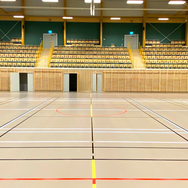 Furuborgshallen Nykvarn med sportgolv och sporthallsinredning från Unisport.