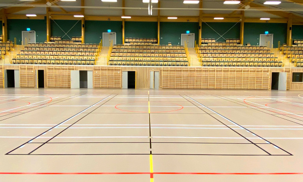 Furuborgshallen Nykvarn med sportgolv och sporthallsinredning från Unisport.